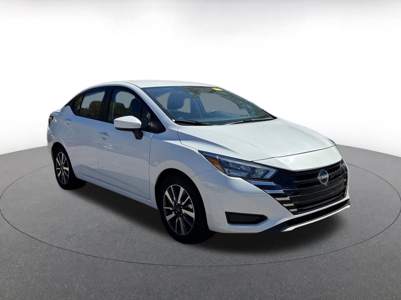 Used 2025 Nissan Versa SV image 1