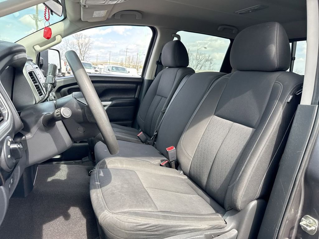 Used 2017 Nissan Titan SV RWD image 11