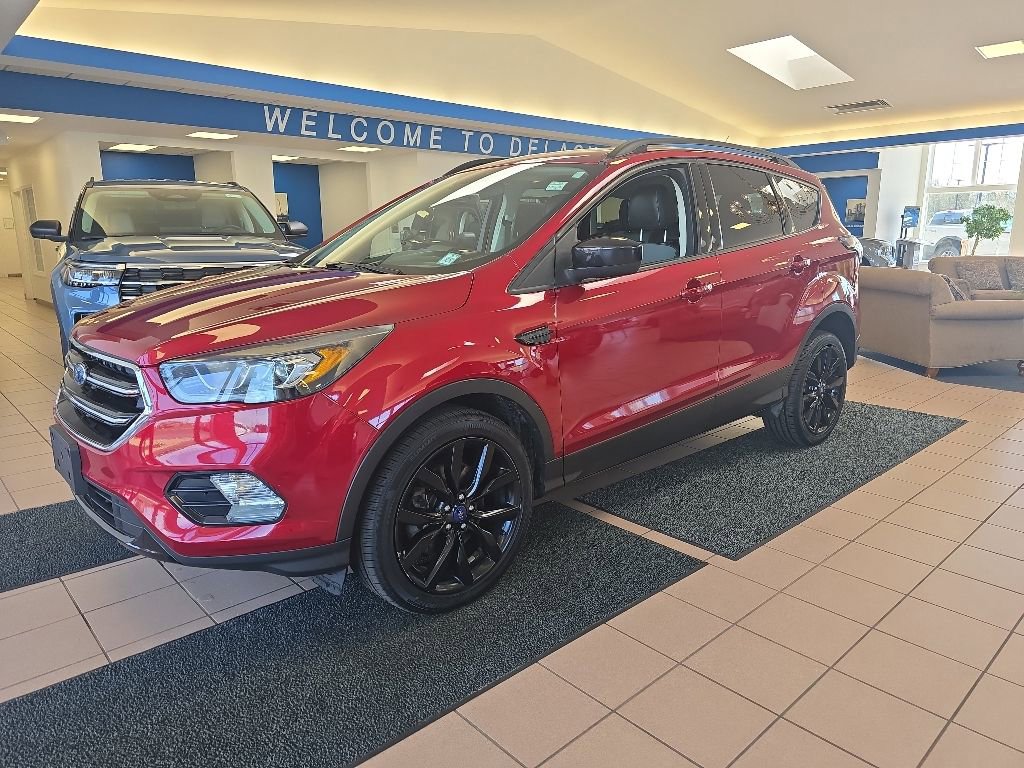 Used 2017 Ford Escape SE w/ Equipment Group 201A AWD/4WD image 2