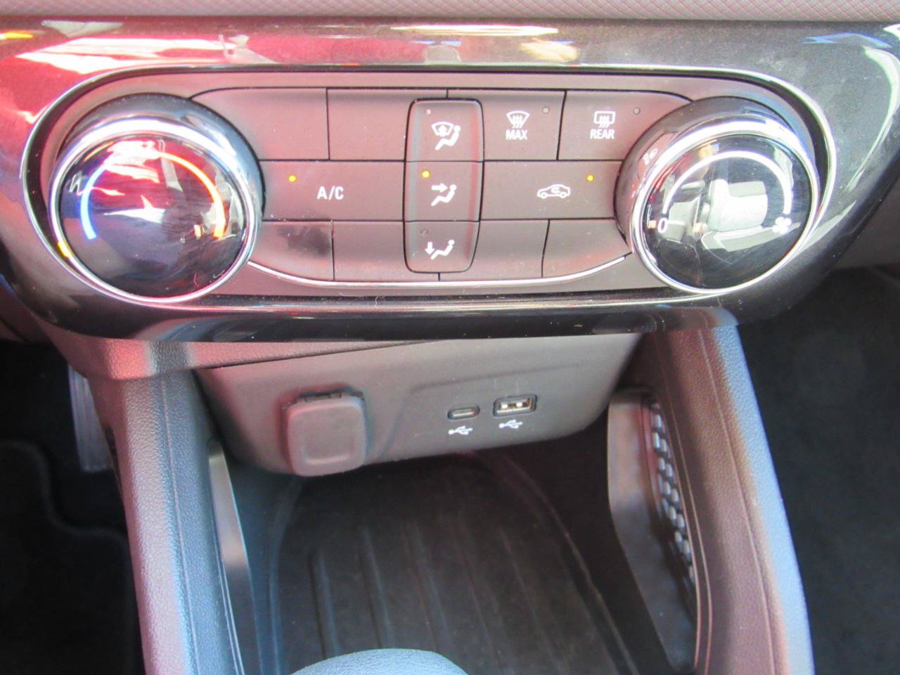 Used 2025 Chevrolet TrailBlazer LT AWD/4WD image 26