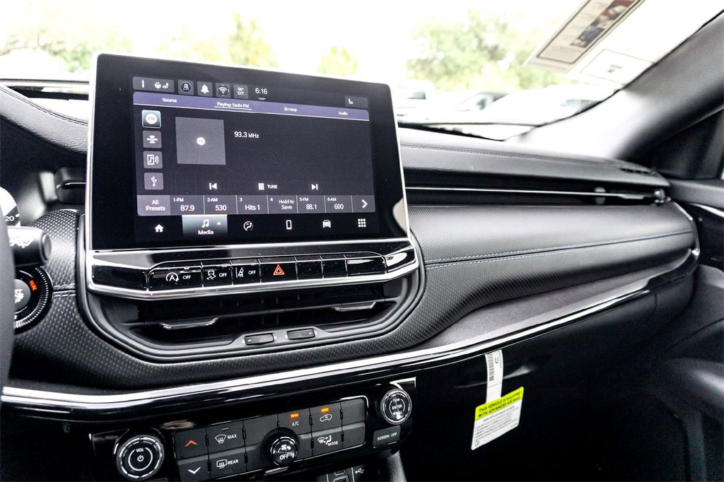 New 2026 Jeep Compass Latitude image 14