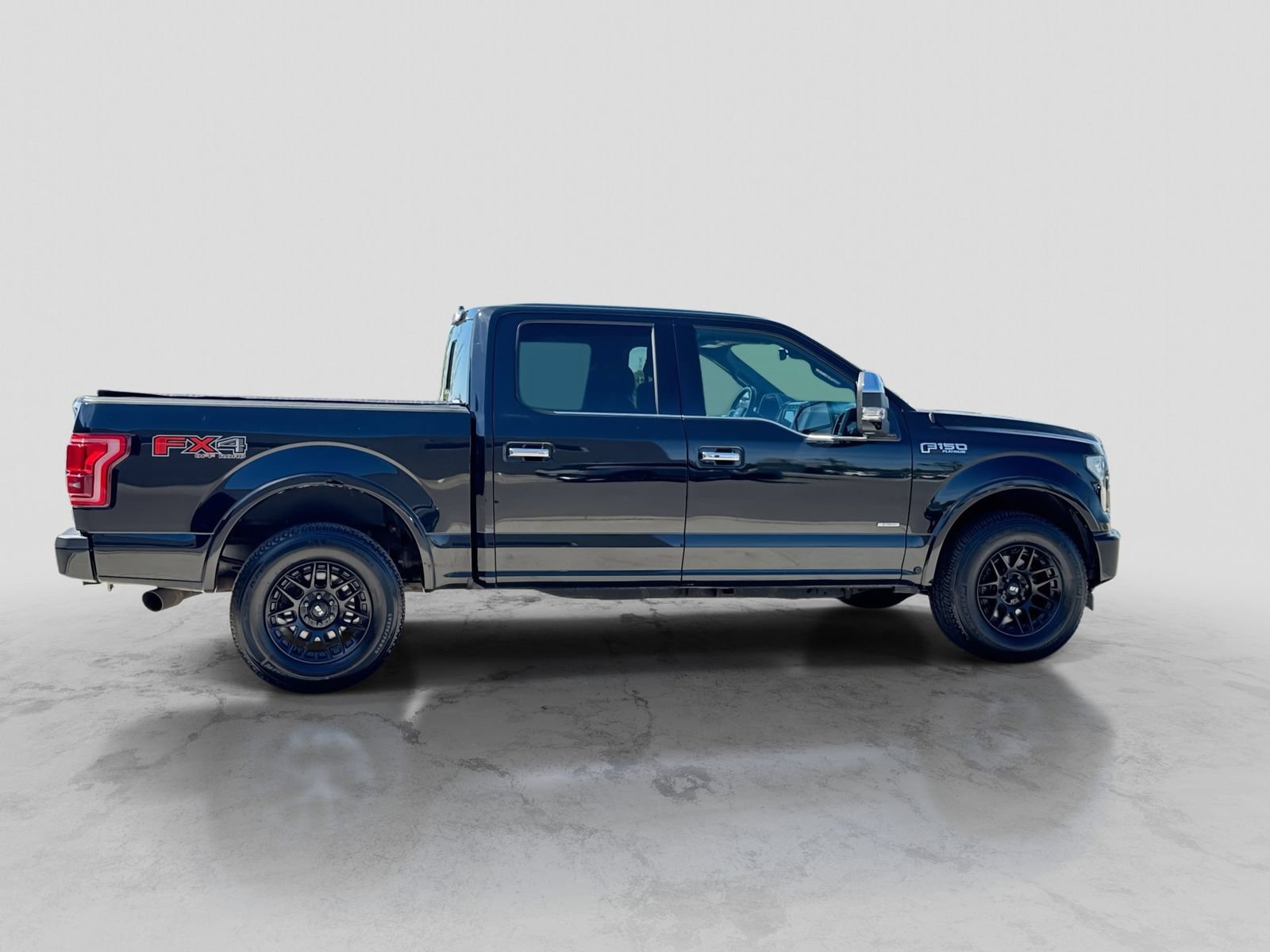 Used 2017 Ford F150 Platinum w/ Equipment Group 701A Luxury AWD/4WD image 9