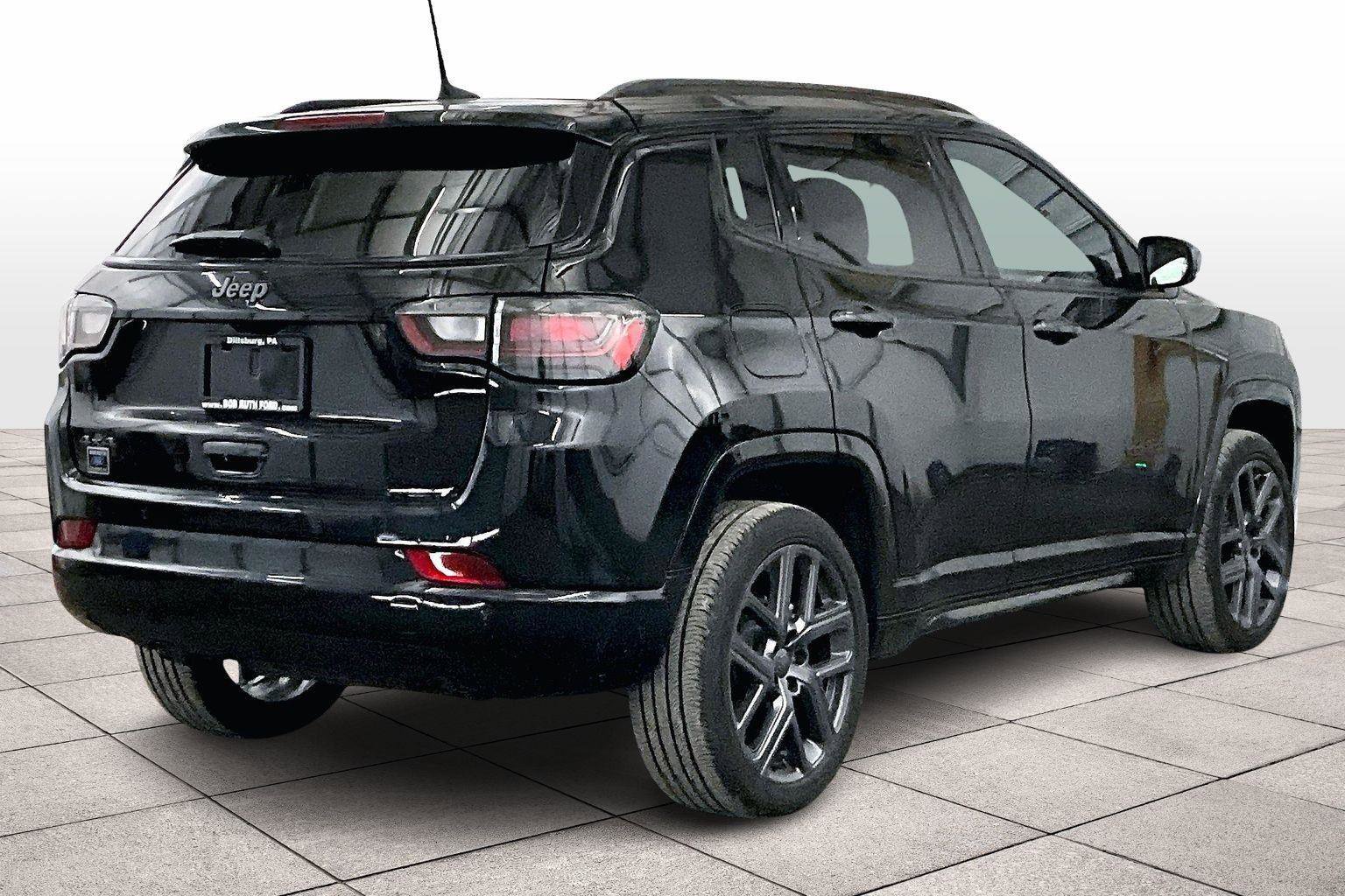 Used 2024 Jeep Compass Limited w/ High Altitude Package image 11