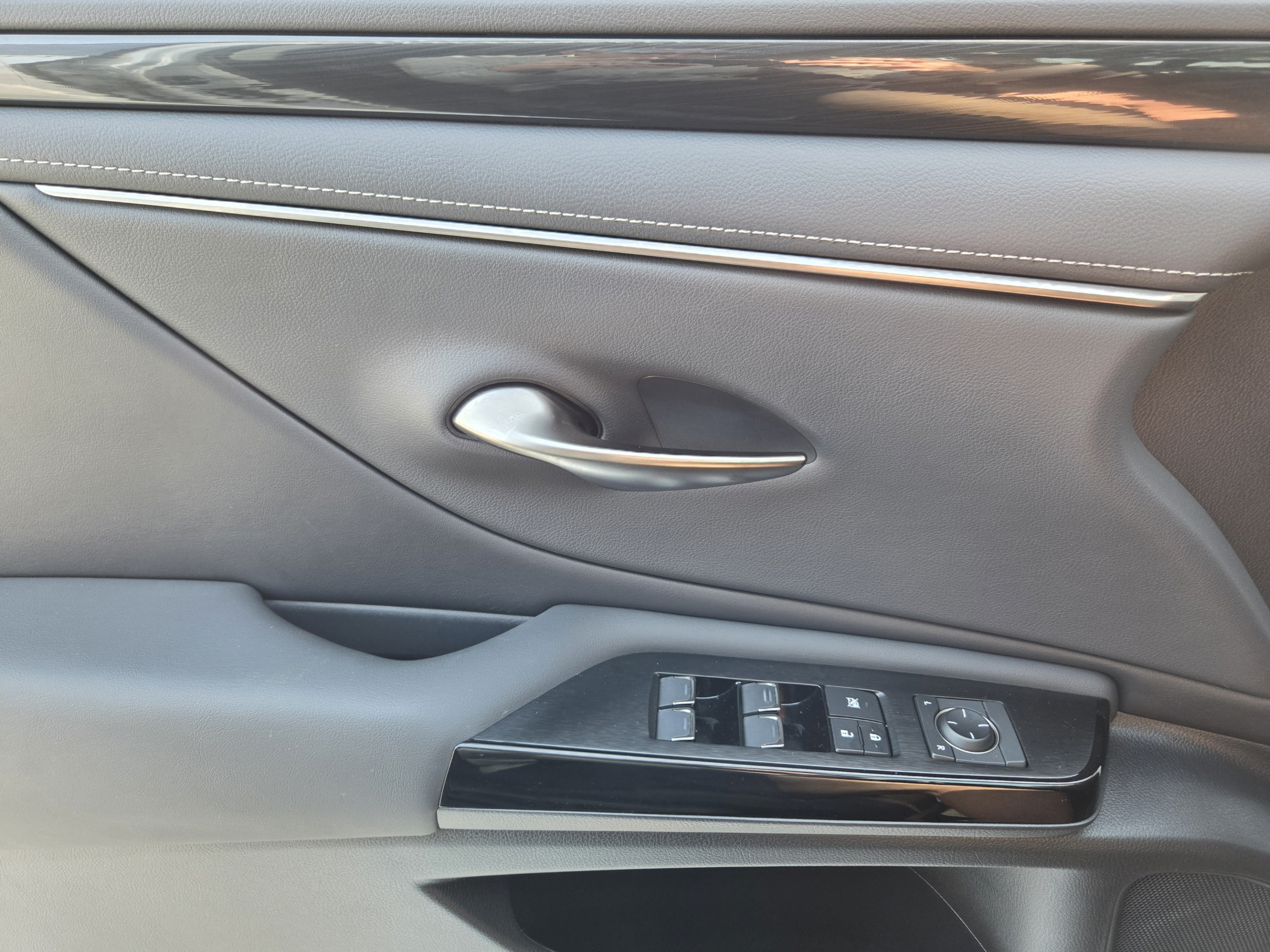 Certified 2023 Lexus ES 350 w/ Accessory Package (Z2) FWD image 29