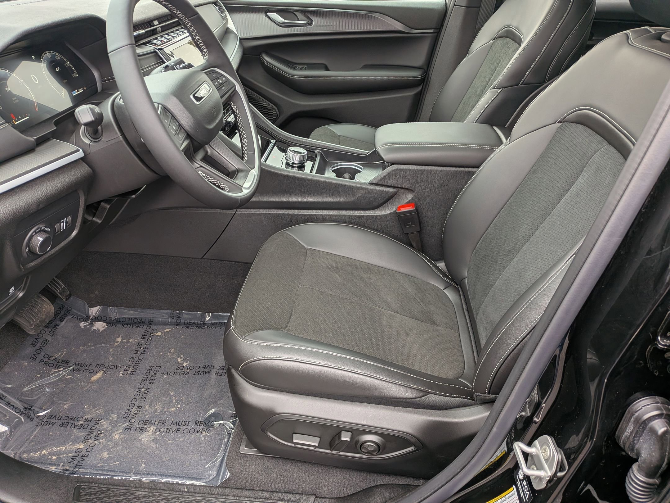 Used 2025 Jeep Grand Cherokee L Altitude RWD image 13