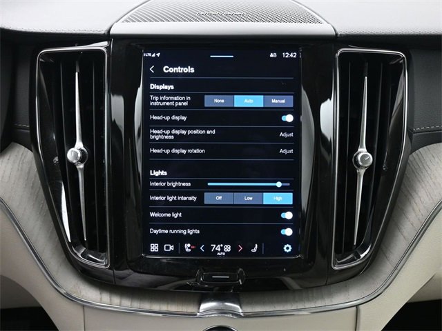 Used 2023 Volvo XC60 B6 Ultimate w/ Climate Package image 19