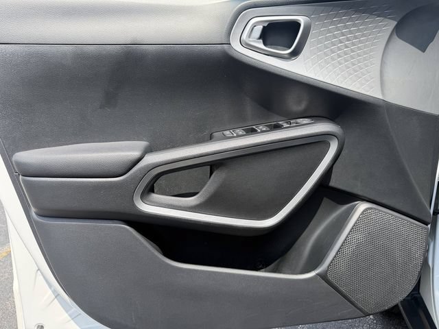 Certified 2025 Kia Soul LX w/ LX Technology Package FWD image 11