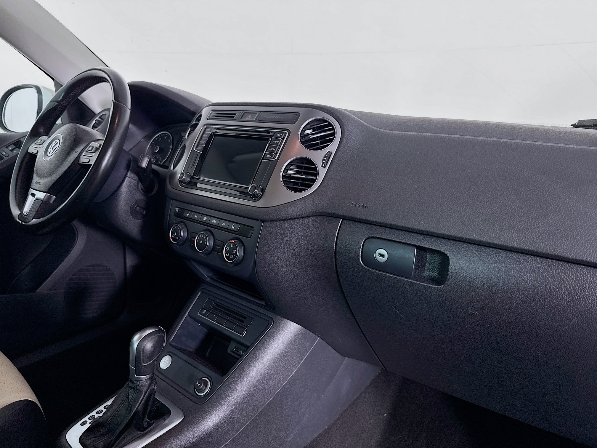 Used 2017 Volkswagen Tiguan Wolfsburg Edition image 29