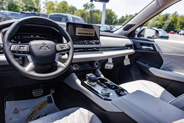 New 2025 Mitsubishi Outlander AWD image 15