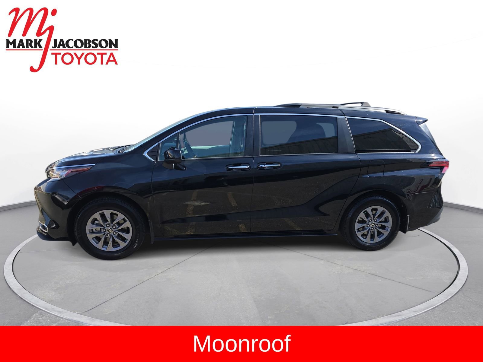 Used 2021 Toyota Sienna XLE image 12