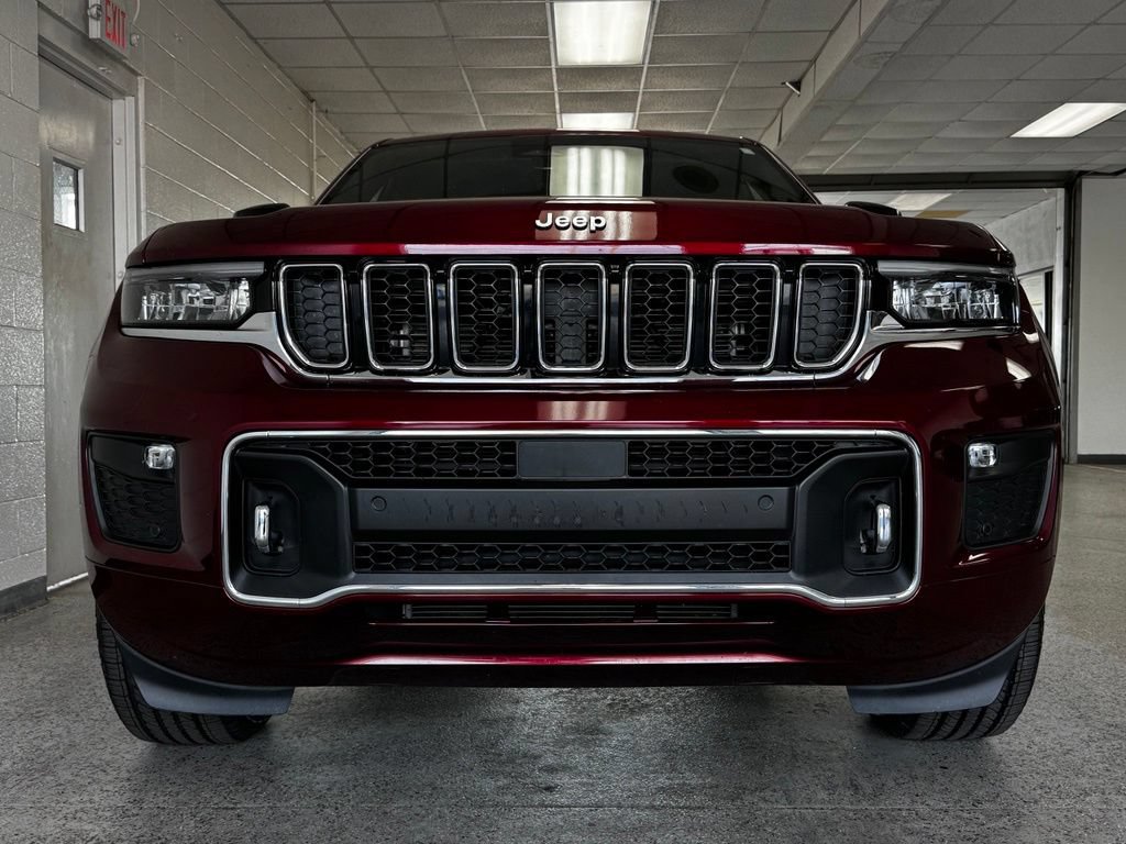 Certified 2023 Jeep Grand Cherokee Overland w/ Luxury Tech Group IV AWD/4WD image 4