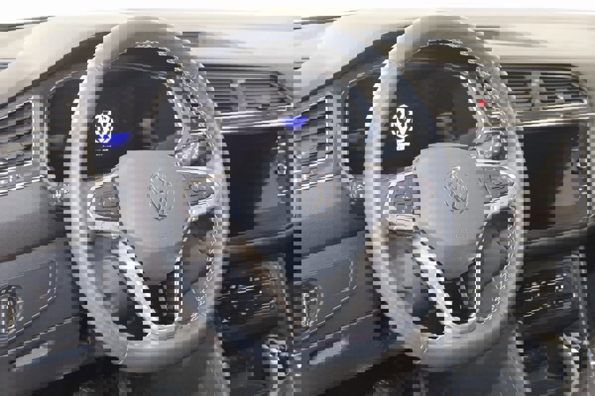 Used 2024 Volkswagen Tiguan SE image 6