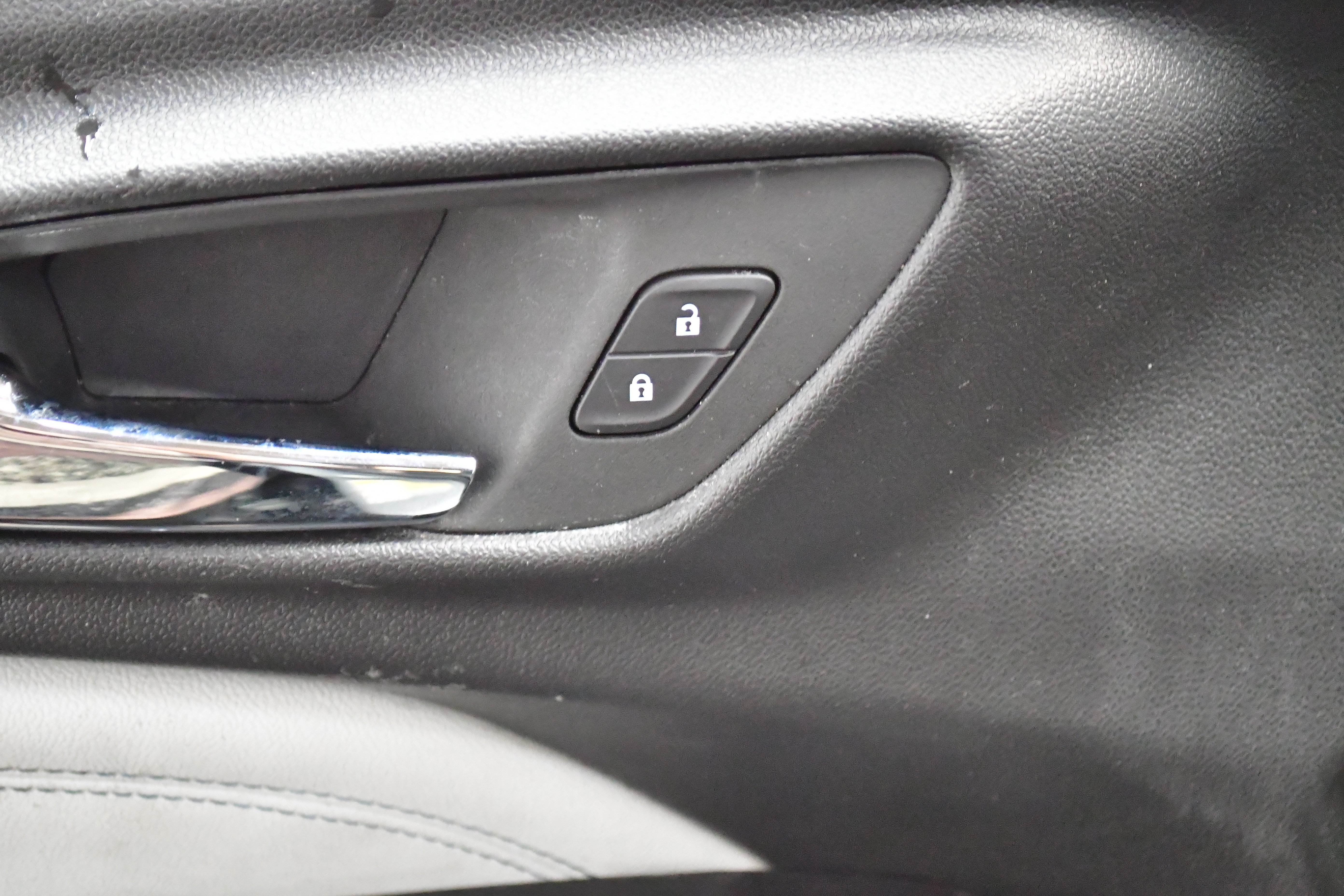 Used 2025 Chevrolet Trax LT w/ LT Convenience Package FWD image 18