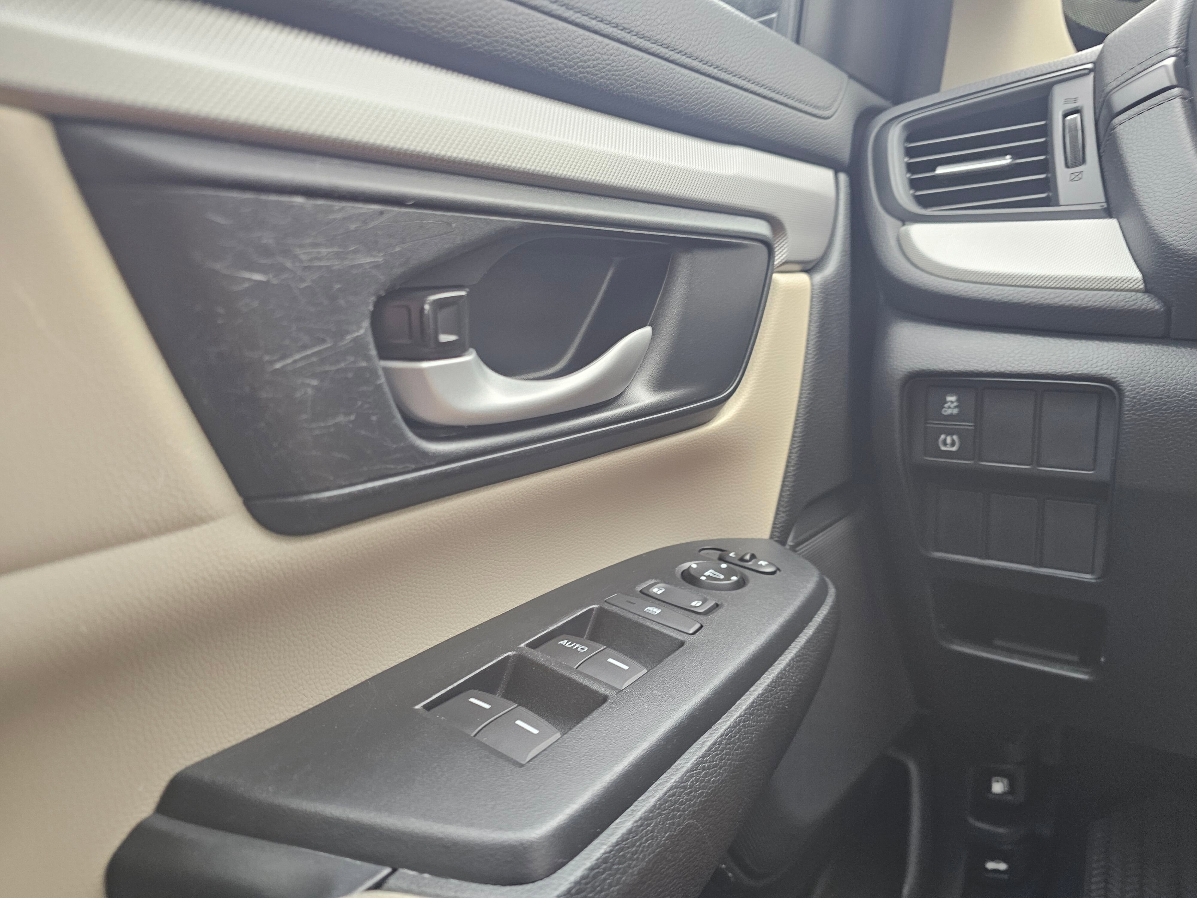 Used 2017 Honda CR-V LX image 28