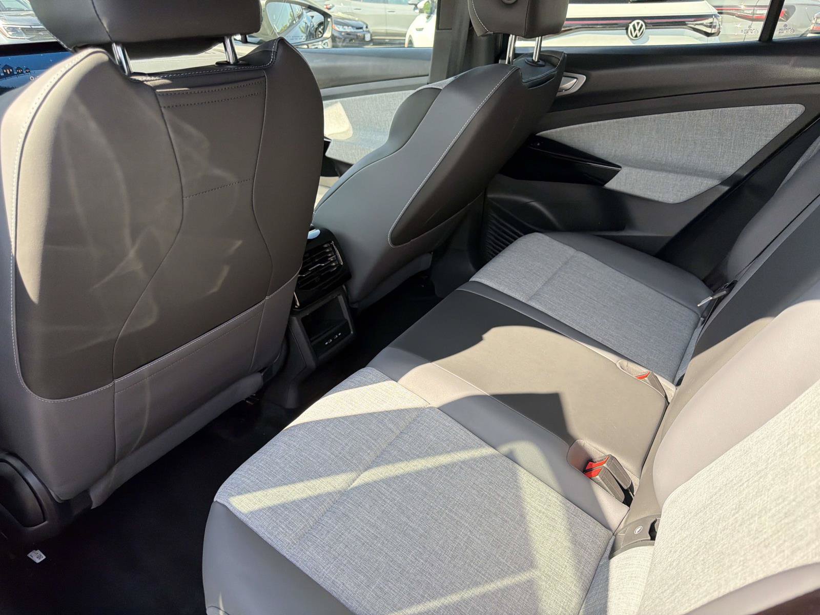 Certified 2025 Volkswagen ID.4 Pro RWD image 10