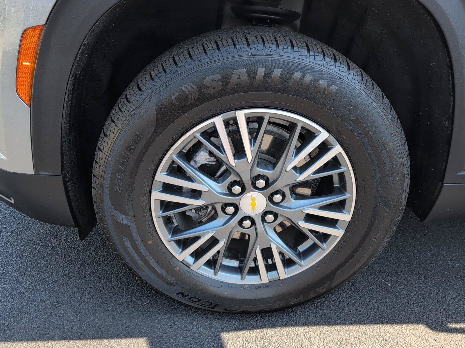Certified 2025 Chevrolet Traverse LT FWD image 11