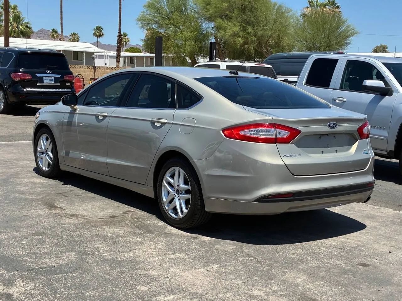 Used 2015 Ford Fusion SE FWD image 4