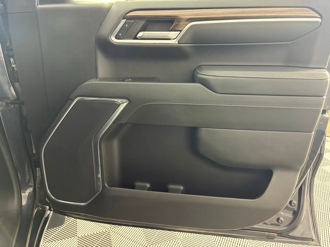 Used 2024 Chevrolet Silverado 1500 LT image 29