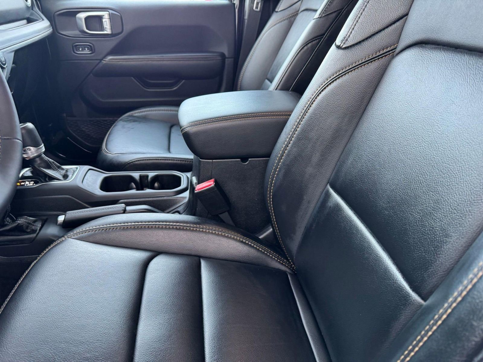 Used 2024 Jeep Wrangler Sahara w/ Technology Group AWD/4WD image 20