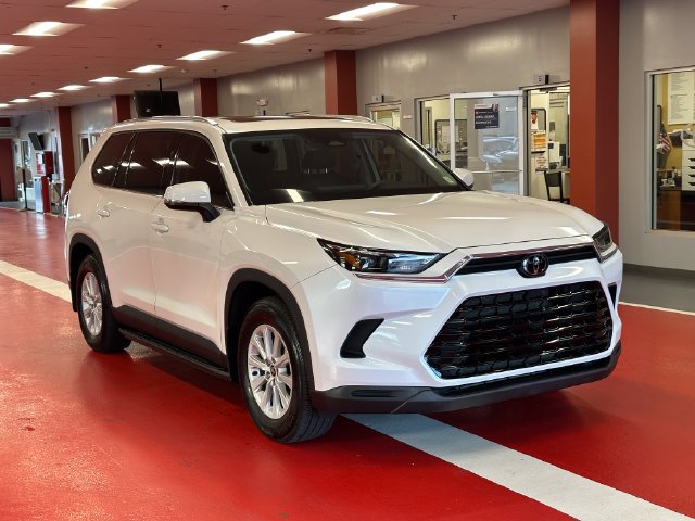 Certified 2024 Toyota Grand Highlander AWD image 2