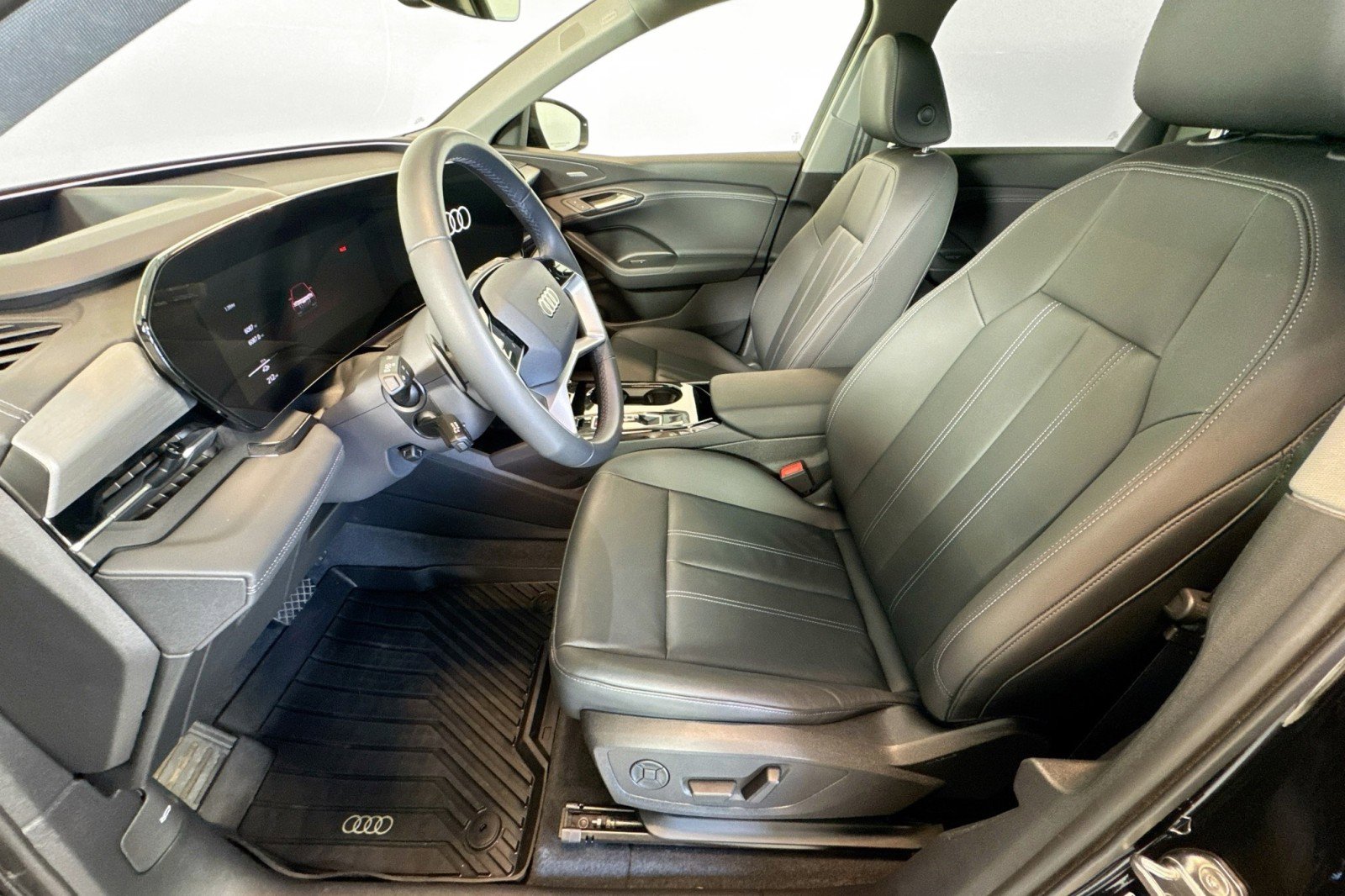 Used 2025 Audi Q6 e-tron Prestige AWD/4WD image 18