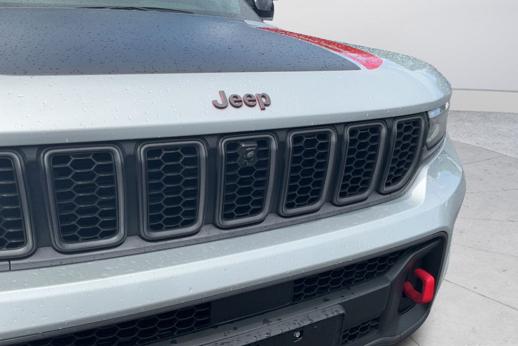 Used 2022 Jeep Grand Cherokee Trailhawk AWD/4WD image 30