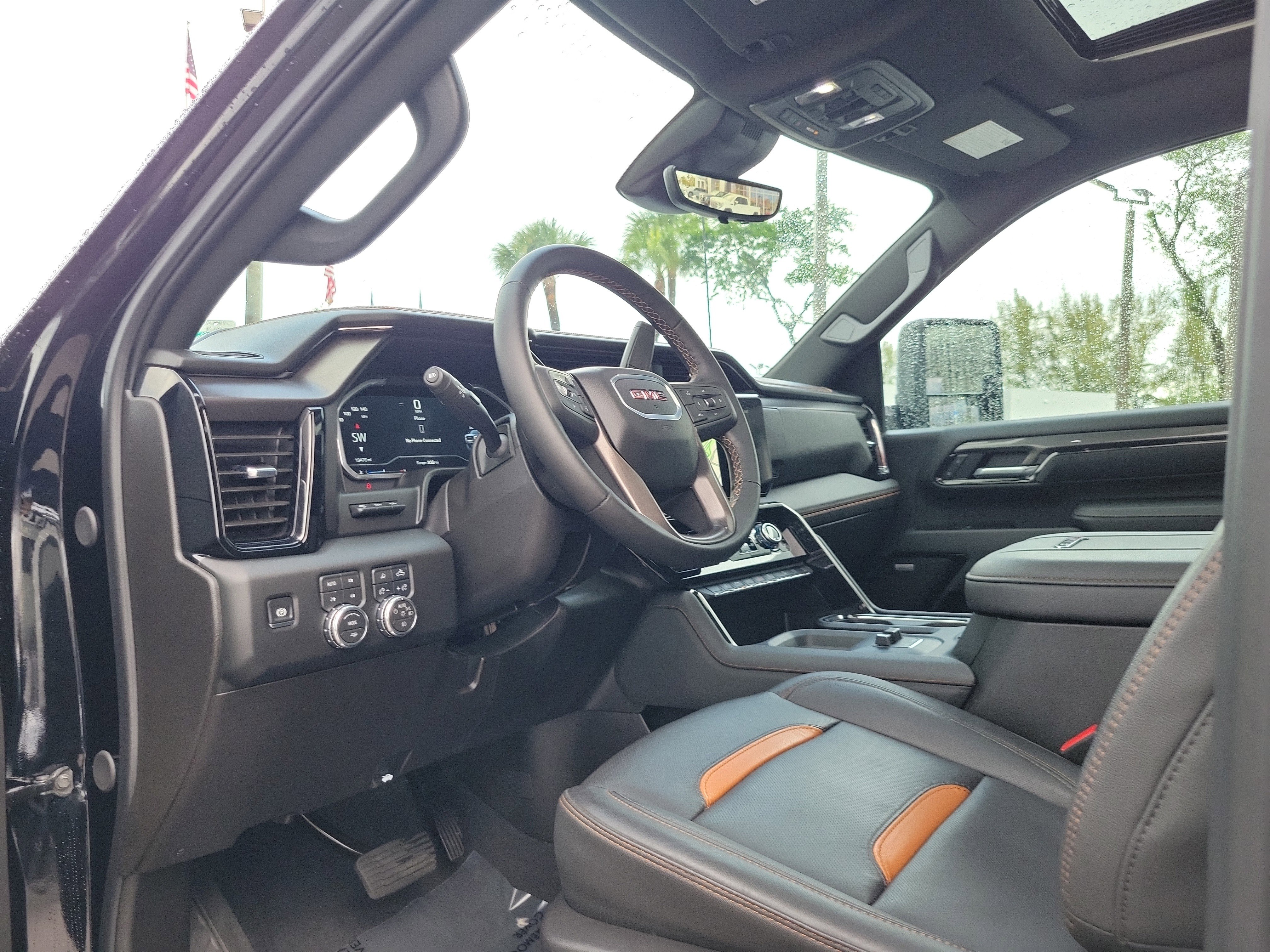 Used 2025 GMC Sierra 2500 AT4 w/ AT4 Premium Plus Package AWD/4WD image 9