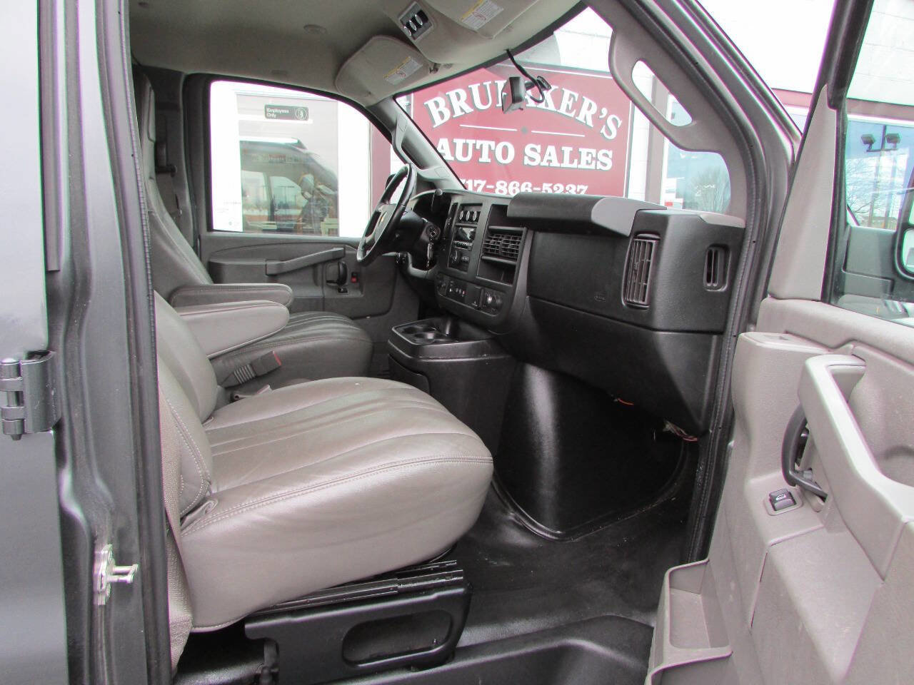 Used 2017 Chevrolet Express 2500 LS RWD image 6