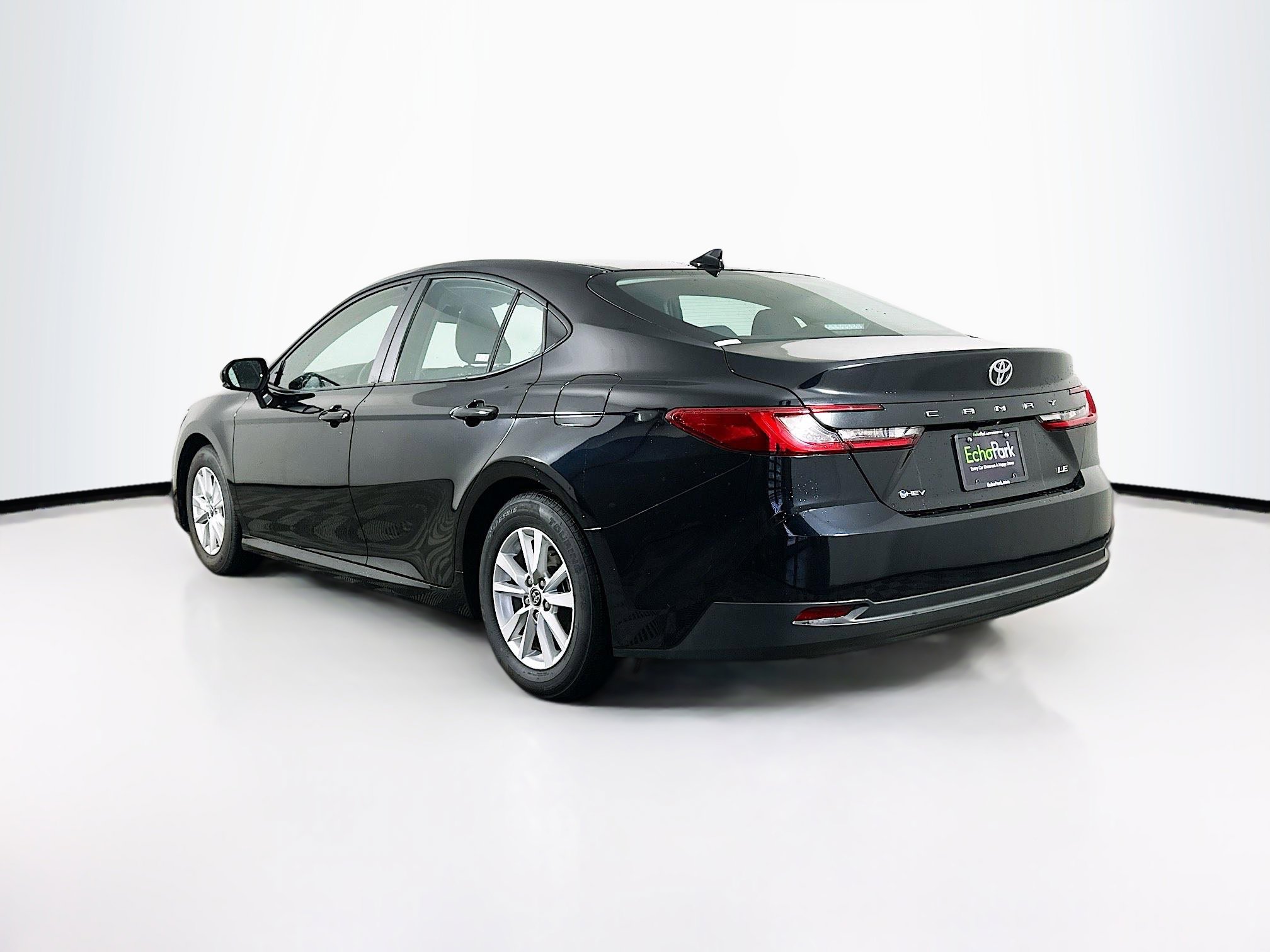 Used 2025 Toyota Camry LE image 5