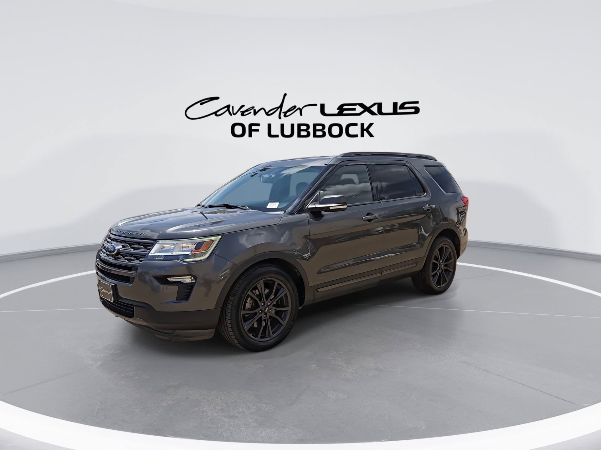 Used 2018 Ford Explorer XLT w/ Equipment Group 202A FWD image 4