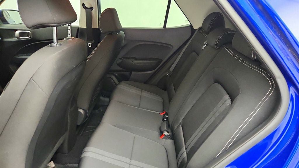 Used 2023 Hyundai Venue SEL FWD image 21
