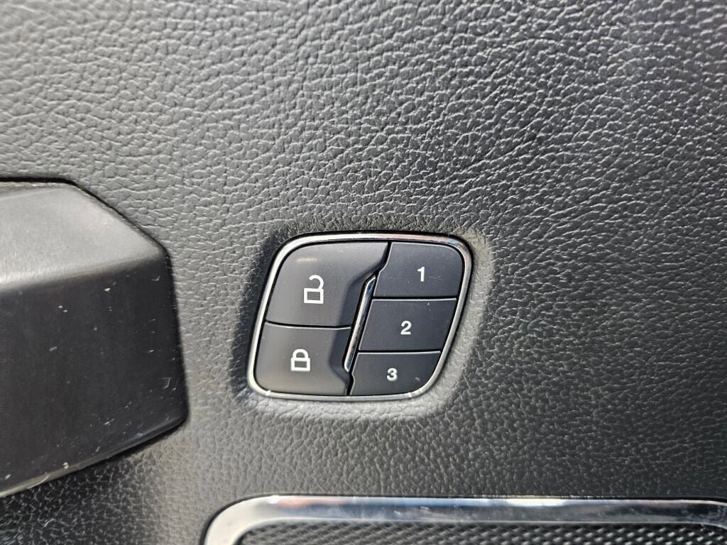 Used 2018 Ford F150 Lariat AWD/4WD image 29