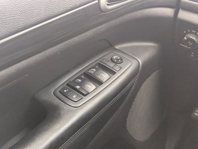 Used 2020 Jeep Grand Cherokee Laredo RWD image 17