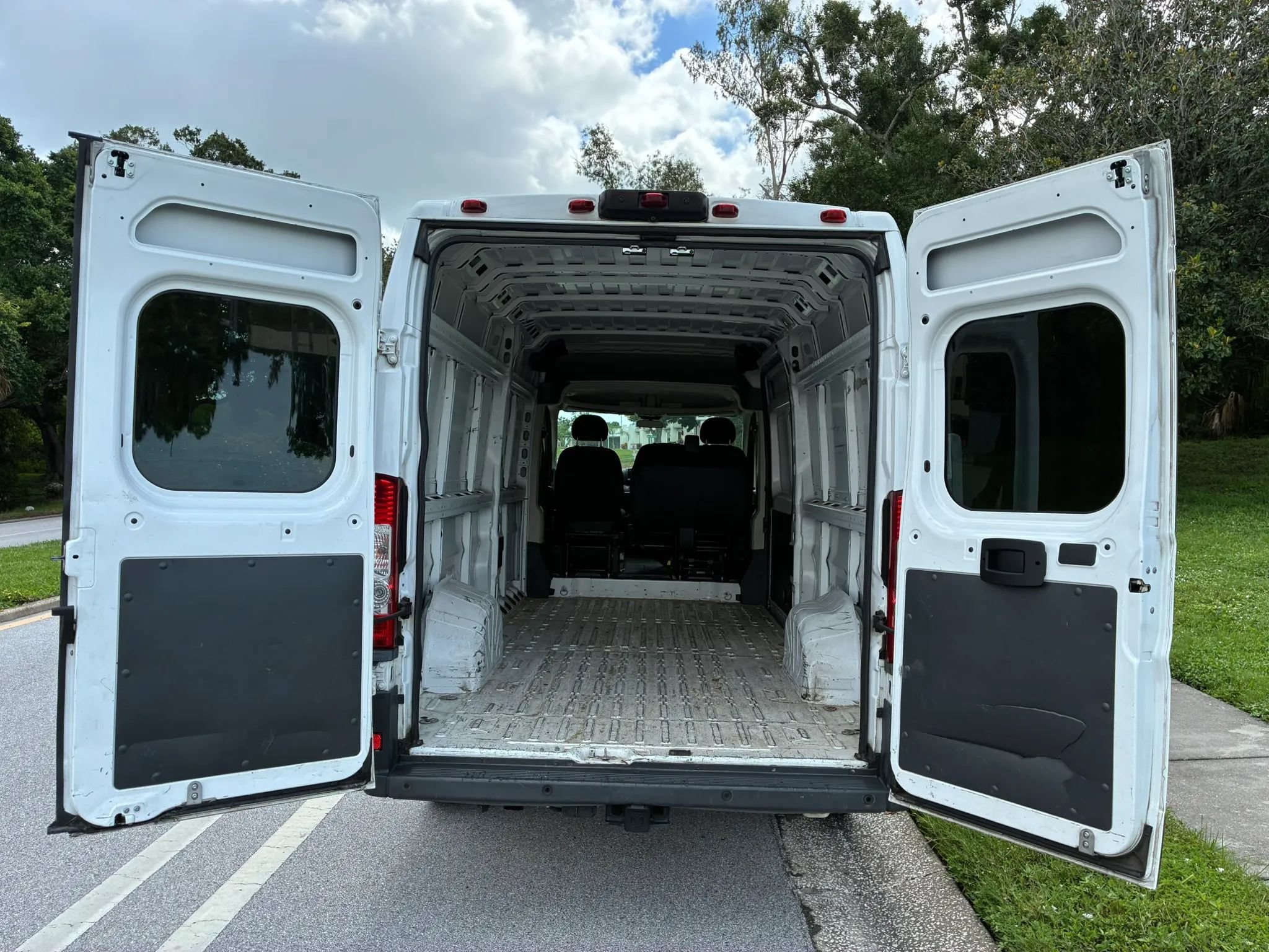 Used 2015 RAM ProMaster 3500 w/ Mopar Trailer Tow Group FWD image 17