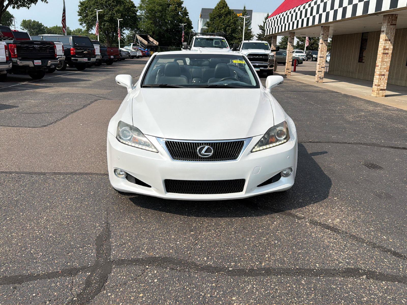 Used 2014 Lexus IS 250C w/ Luxury Package RWD image 2