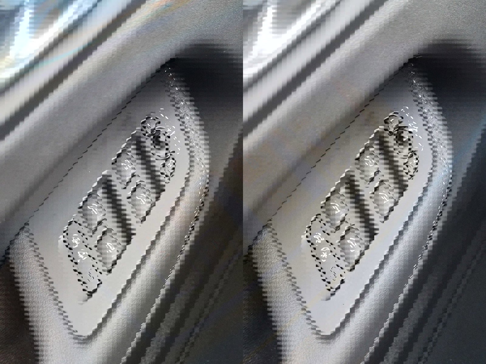 Certified 2024 Volvo XC60 T8 Ultimate w/ Protection Package Premier image 16