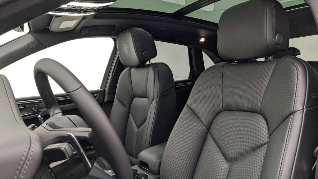 Certified 2024 Porsche Macan S AWD/4WD image 34