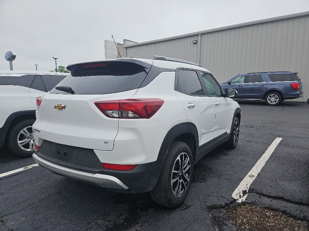 Used 2025 Chevrolet TrailBlazer LT AWD/4WD image 3
