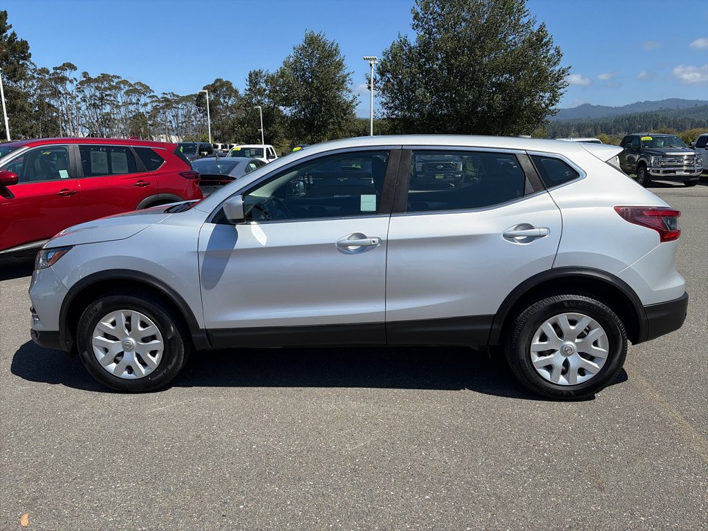 Used 2020 Nissan Rogue Sport S FWD image 2