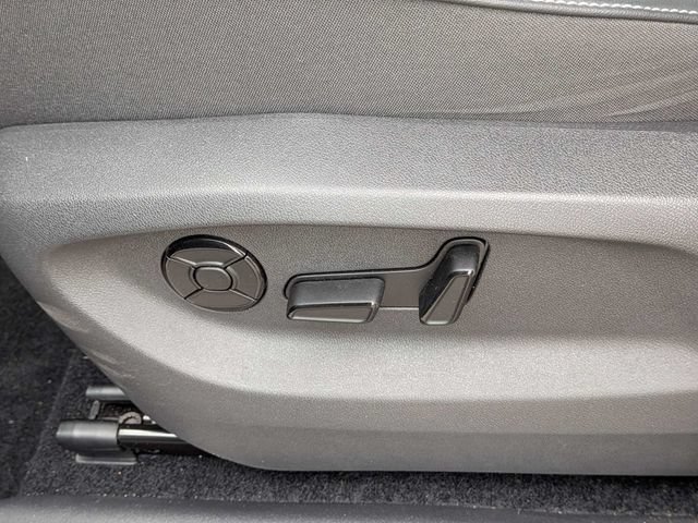 Used 2025 Volkswagen Tiguan SE FWD image 20