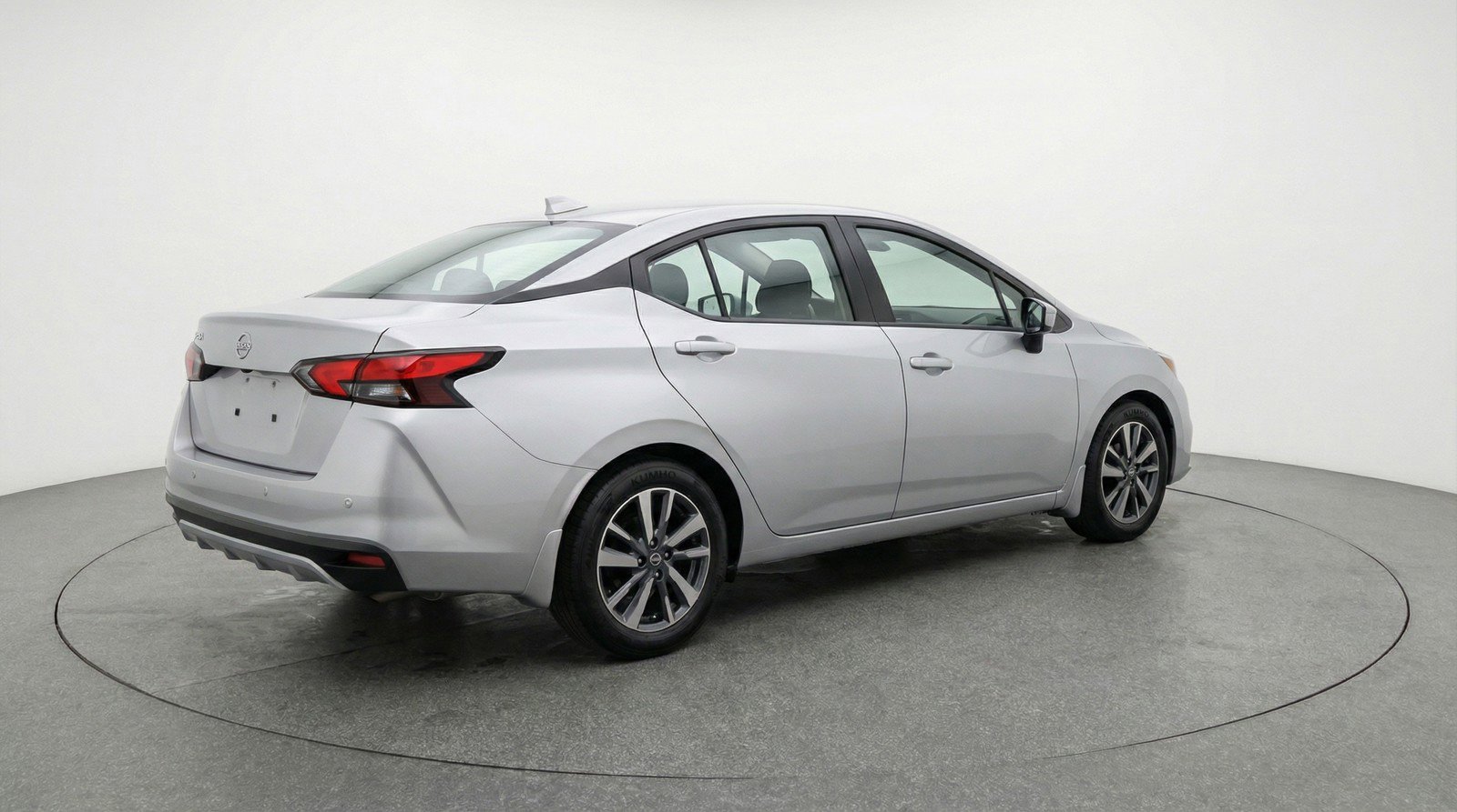 Used 2025 Nissan Versa SV image 9