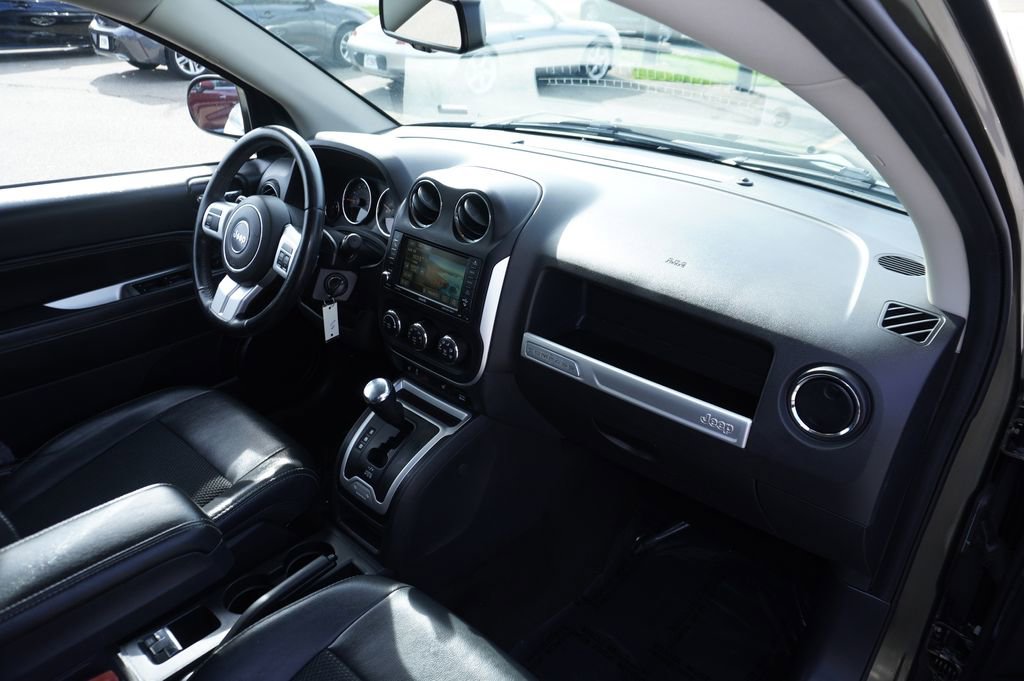 Used 2016 Jeep Compass Latitude image 28