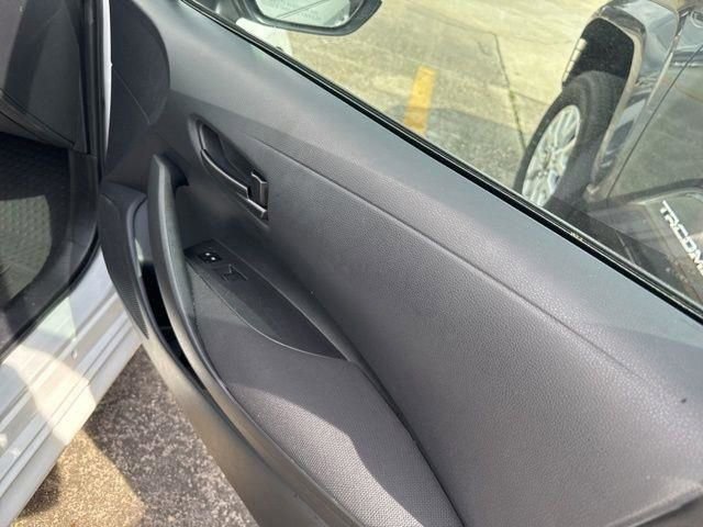 Used 2025 Toyota Corolla LE w/ LE Premium Package image 29