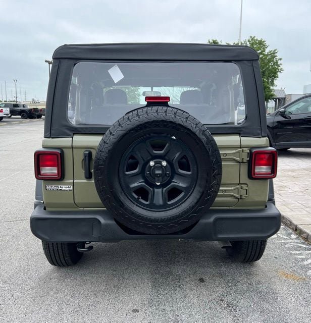 Used 2025 Jeep Wrangler Sport AWD/4WD image 6