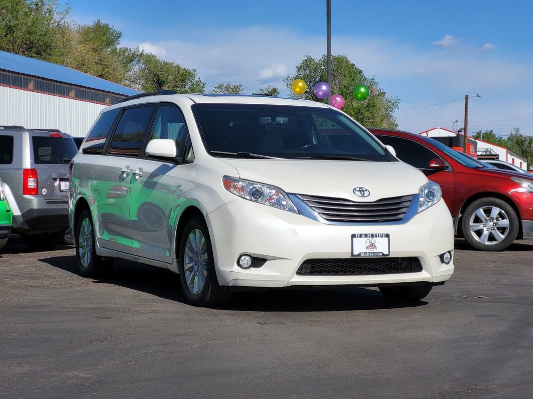 Used 2017 Toyota Sienna XLE w/ XLE Navigation Package AWD/4WD image 7