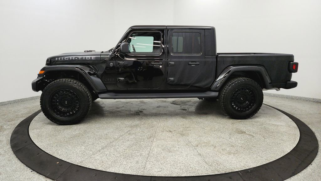 Used 2025 Jeep Gladiator Sport image 2