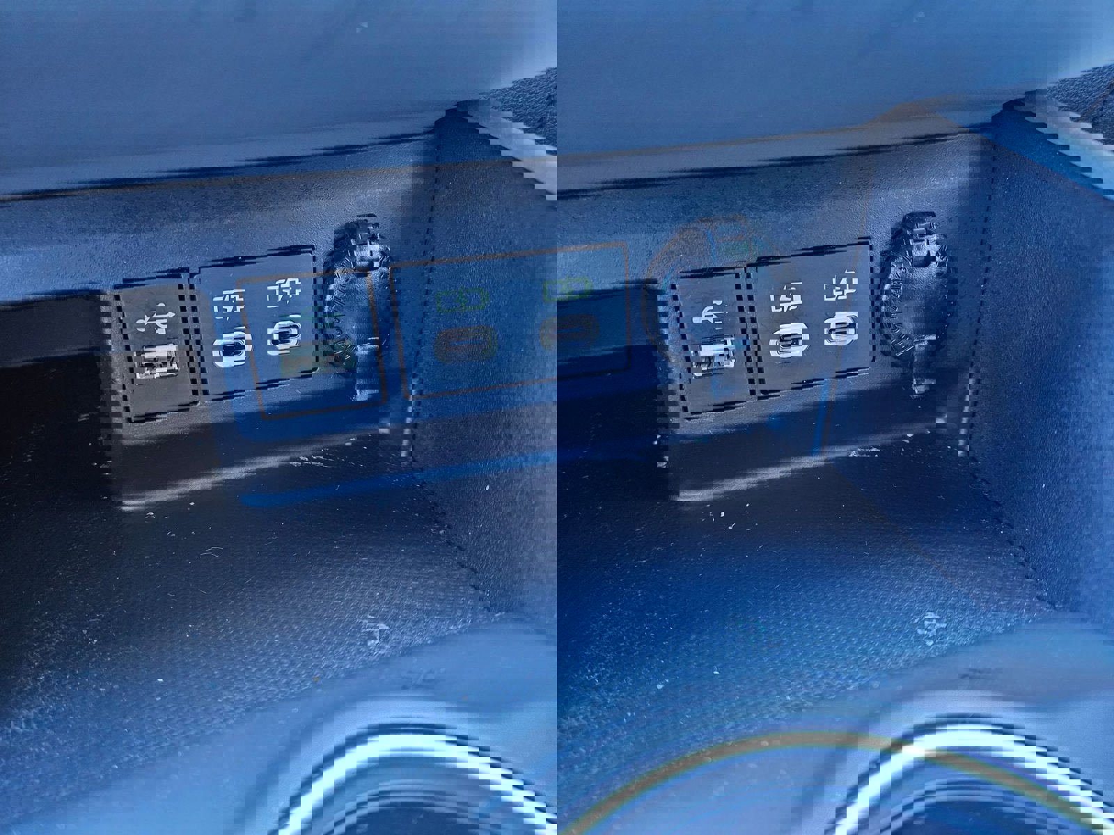 Used 2023 Toyota Highlander L image 49