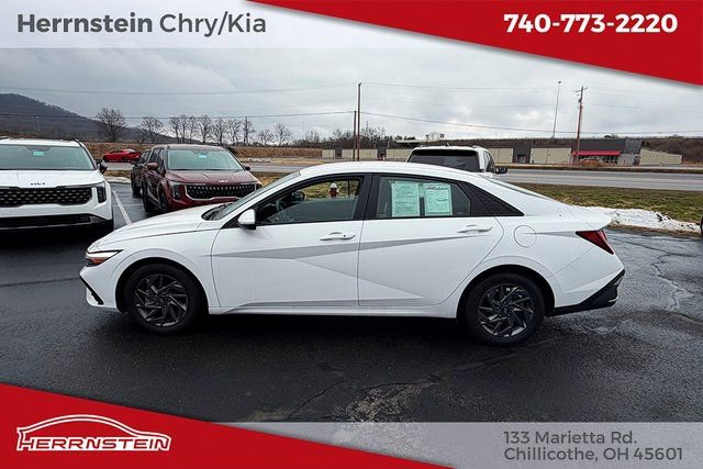 Used 2024 Hyundai Elantra SEL image 4