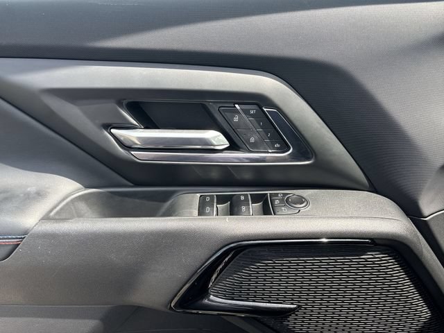 Certified 2025 Chevrolet Silverado EV RST AWD/4WD image 25