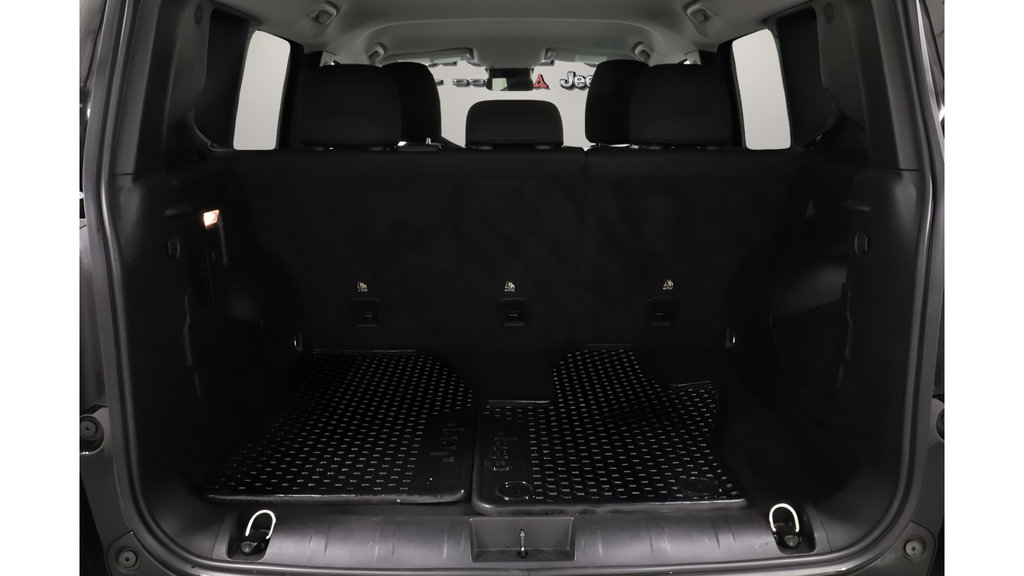 Certified 2023 Jeep Renegade Latitude AWD/4WD image 19